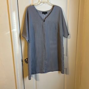 Black and white tunic top